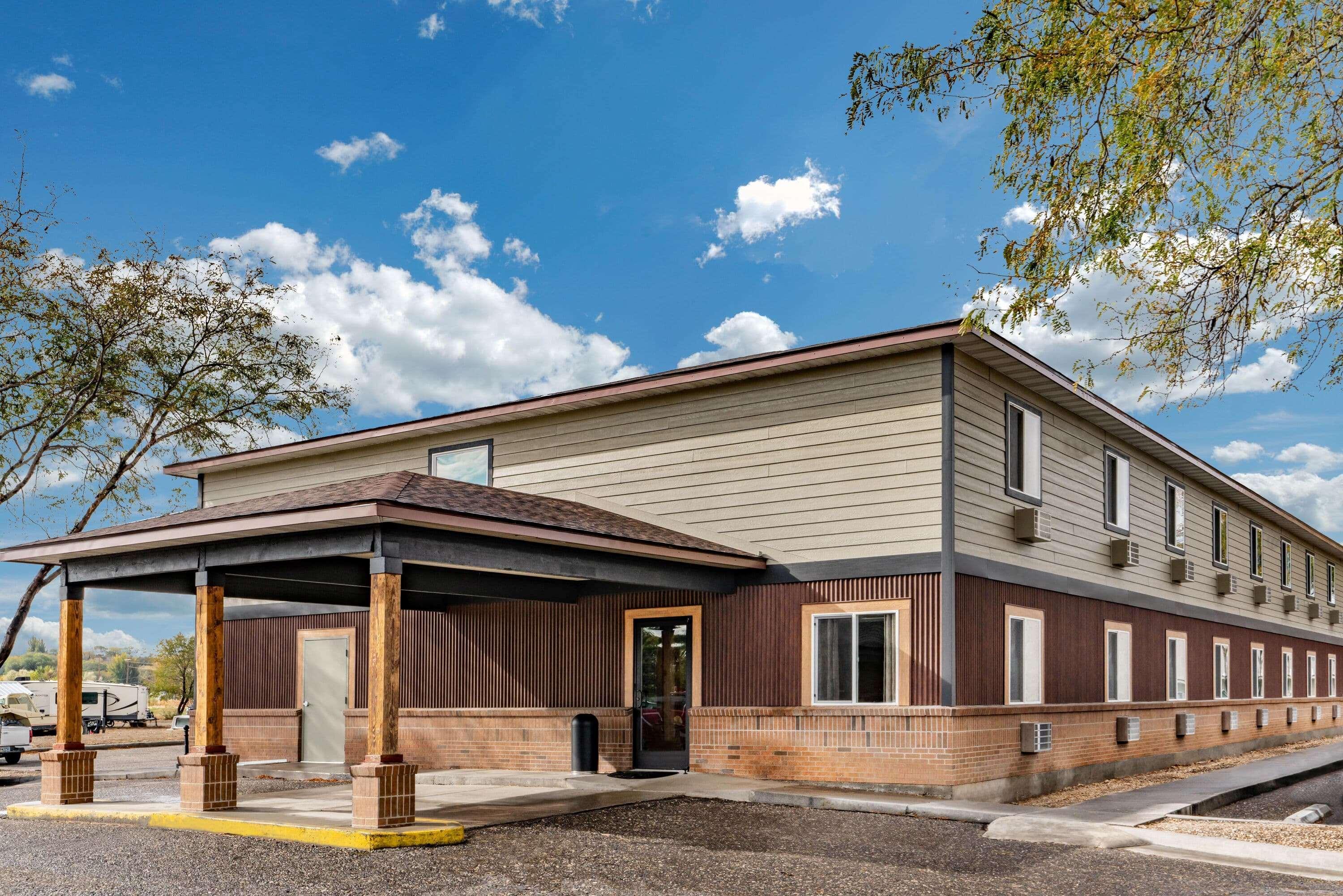 Travelodge By Wyndham Lovell Bighorns Extérieur photo