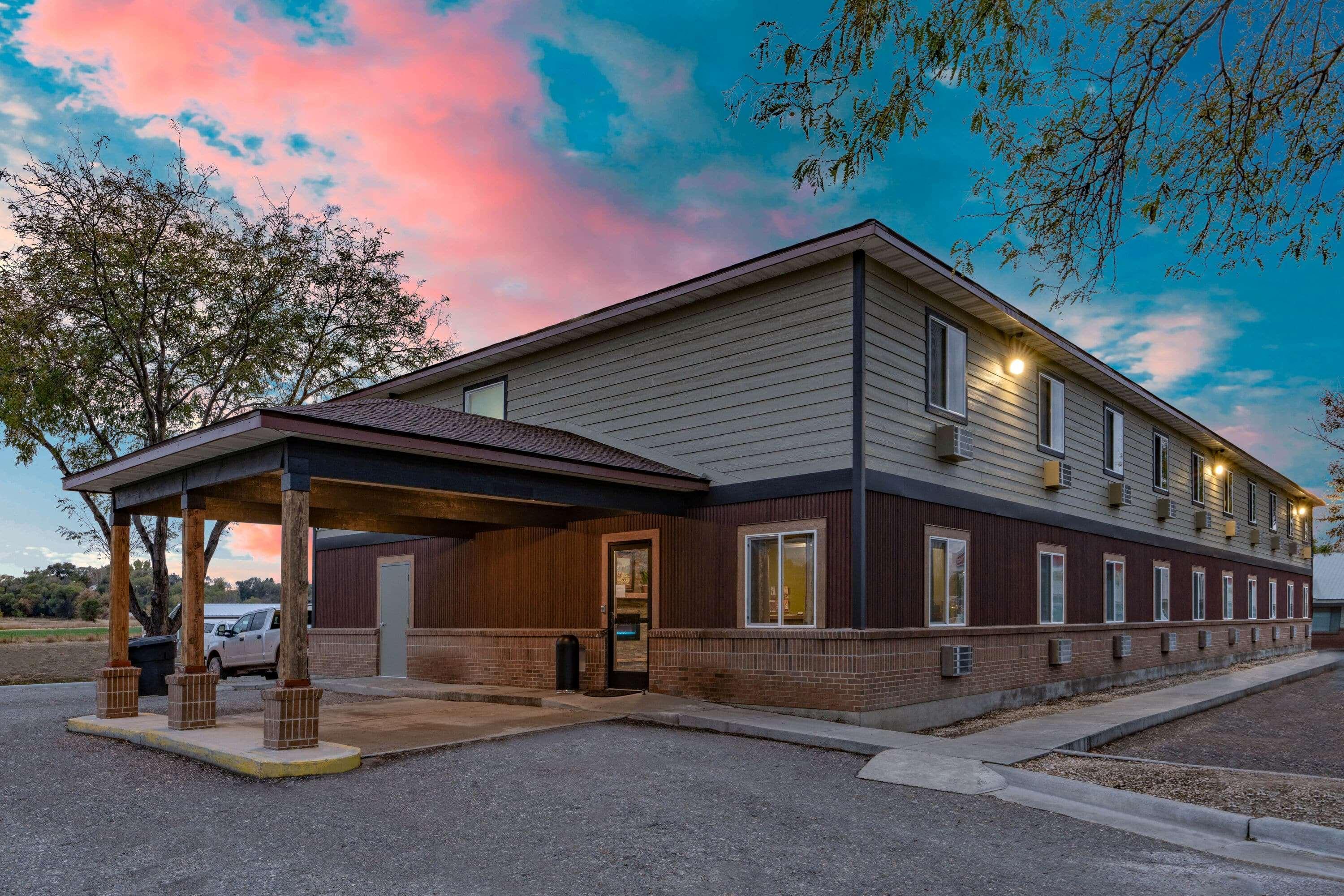 Travelodge By Wyndham Lovell Bighorns Extérieur photo